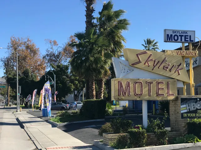 Skylark Motel