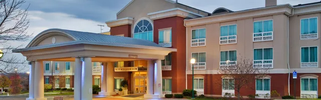 Holiday Inn Express & Suites Grand Rapids-North by IHG