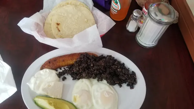 Aly's Restaurant Familiar