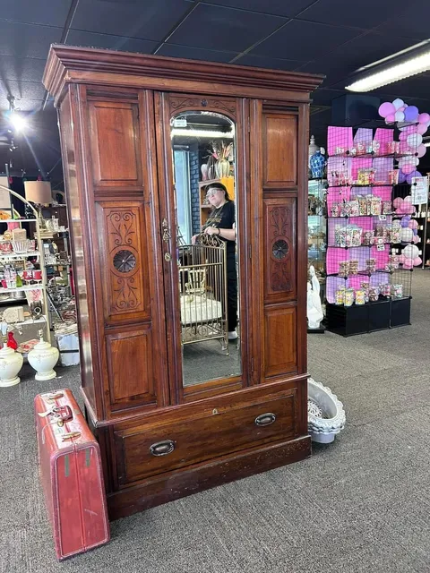 Eclectic Finds by Artdecogirl