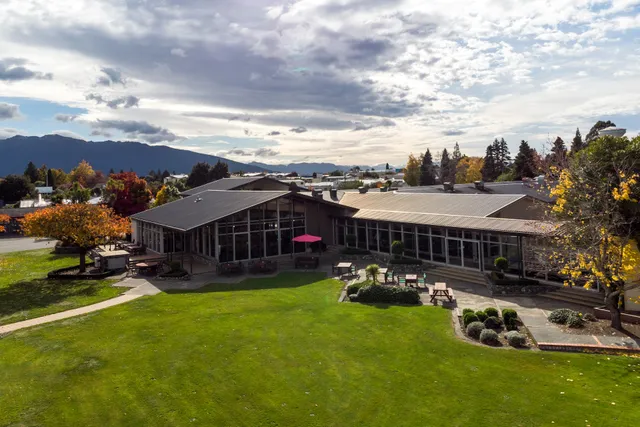 Distinction Te Anau Hotel & Villas