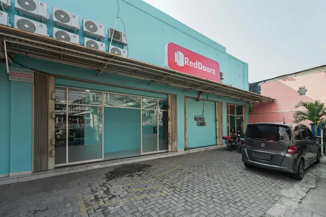 OYO 779 Mn One Residence Syariah Near ITC Cempaka Mas Near Kalbe Farma