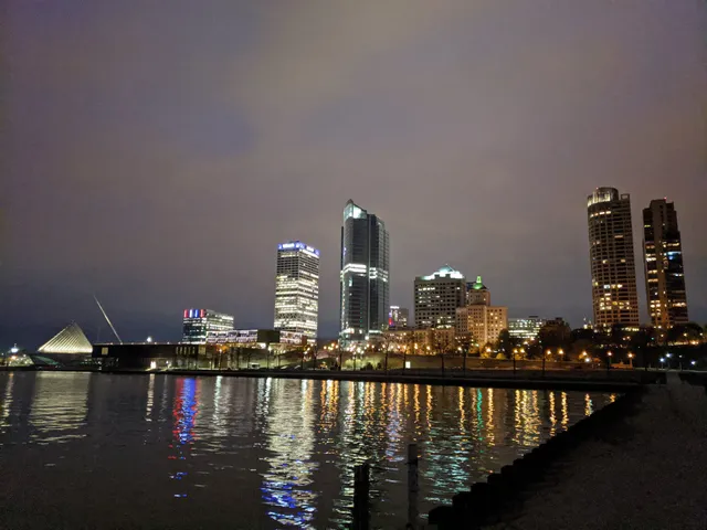 General Douglas MacArthur Statue