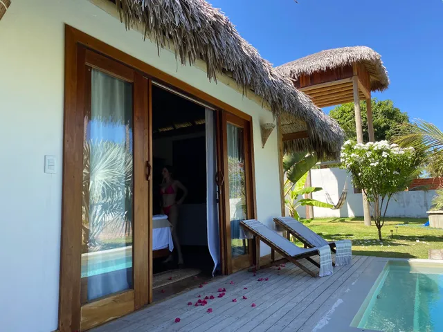 Tiki pool’s bangalô