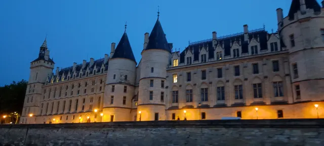 Pompidou 3, Rue Simon le Franc - 4 places