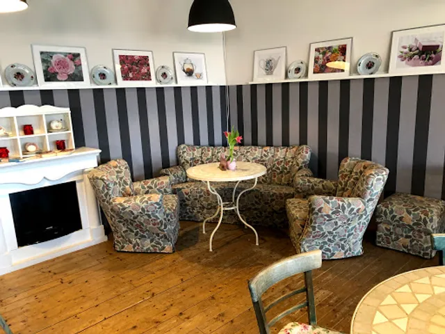 Café Edelweiss im Rosenrot