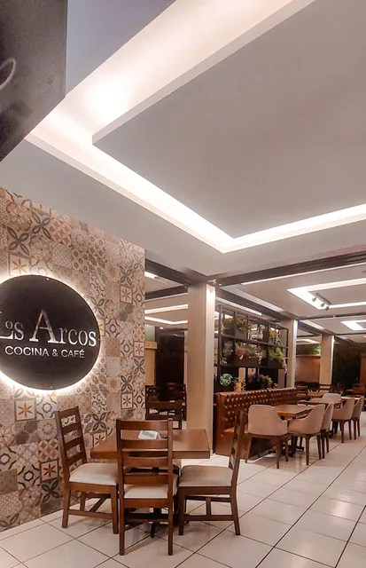 Los Arcos Cocina & Café