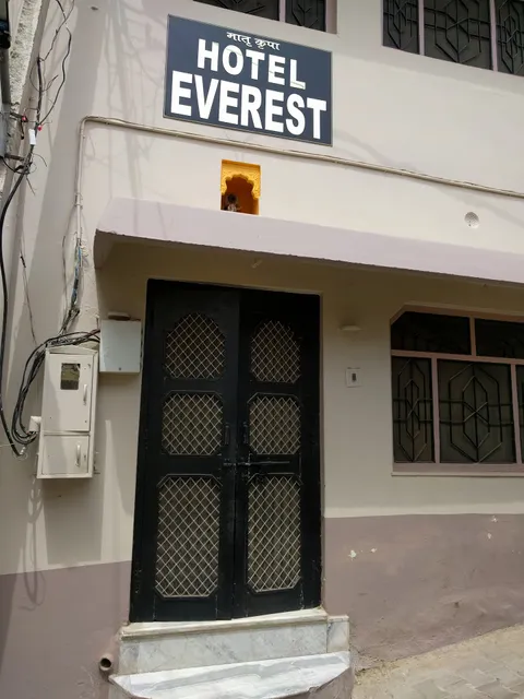 Hotel Everest