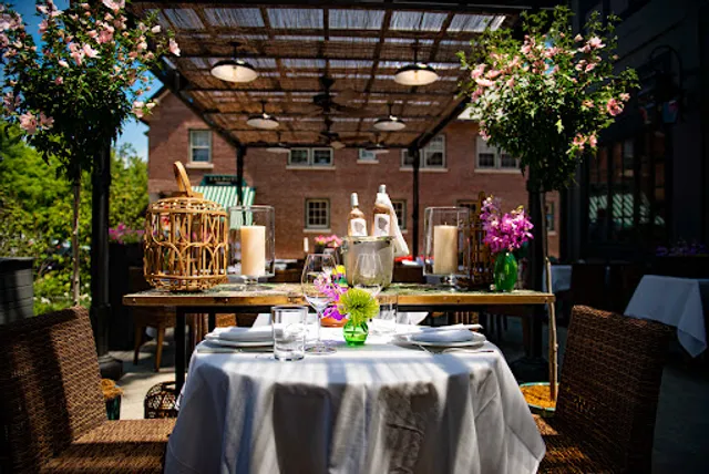 Le Colonial Lake Forest