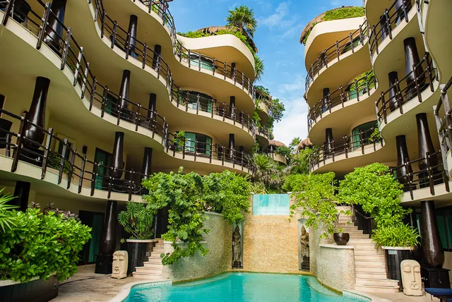 El Taj Oceanfront & Beachside Condo Hotel