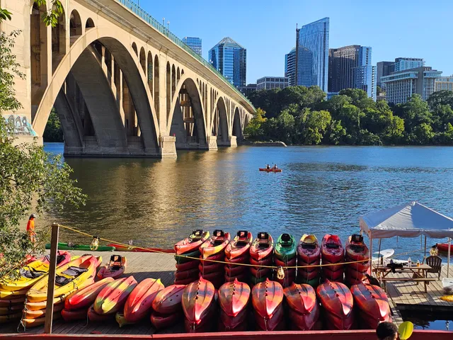 Boating in DC at Key Bridge Boathouse
