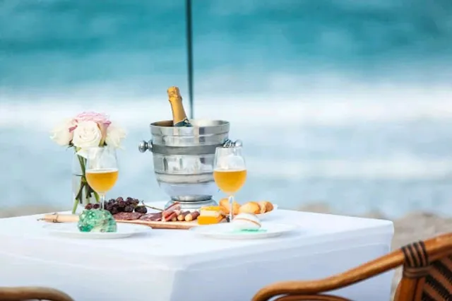 Romantic Beach Dining, Pop-up Dinner setups anywhere with fine dining service and food.