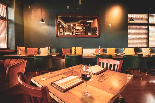 FLIGHTS WINE BAR & RESTAURANT