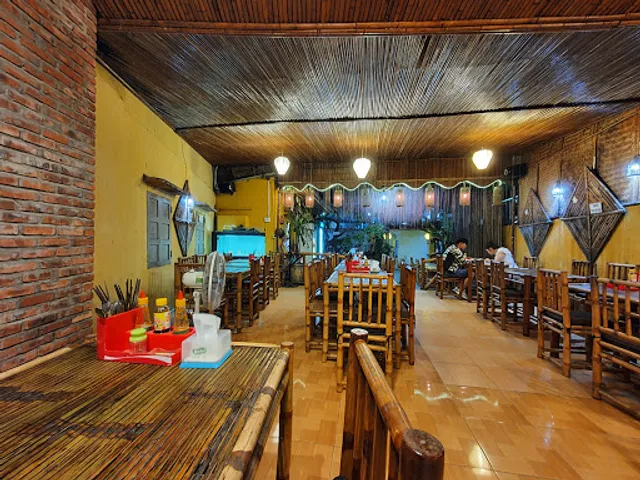 Old Garden Restaurant (Vườn Xưa)