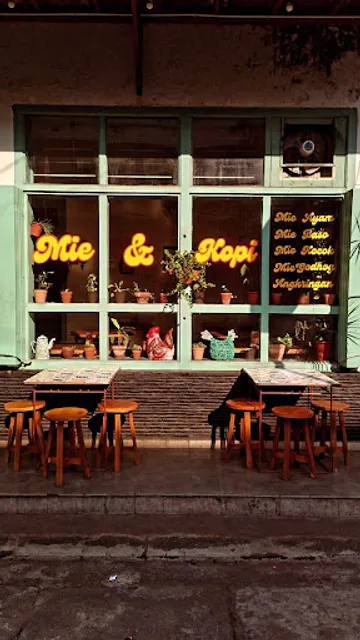 Kedai Tjinere (Mie & Kopi)