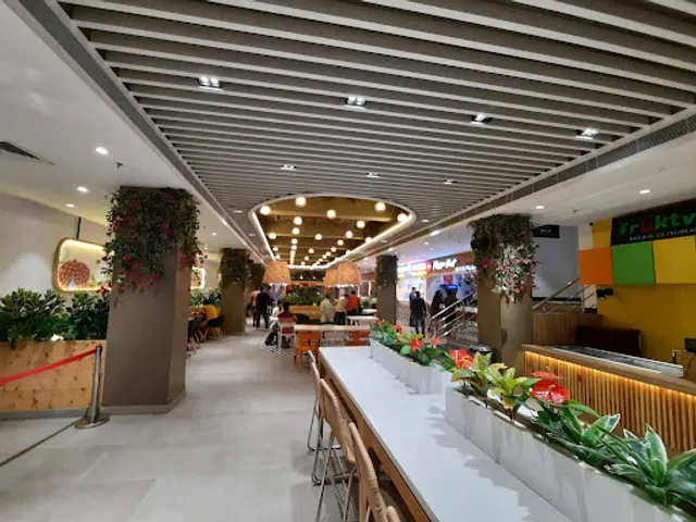 SRS 7 Dayz Food Court