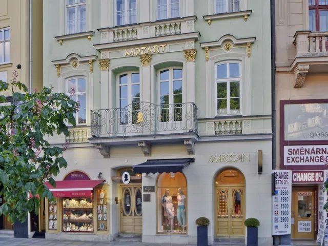 EA Esplanade Apartments