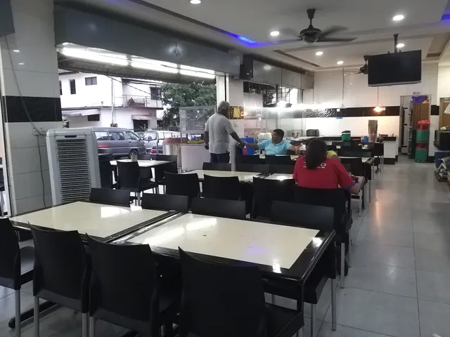 Restoran Ratha Banana Leaf Cuisine ரதா வாழை இலை உணவு உணவகம்