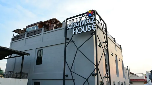 Adamaz house