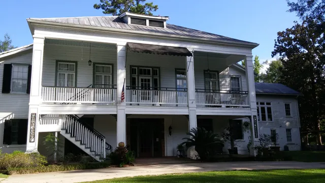 Hillcrest Lake Villas