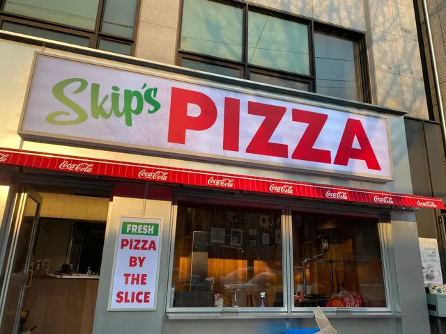 Skips pizza