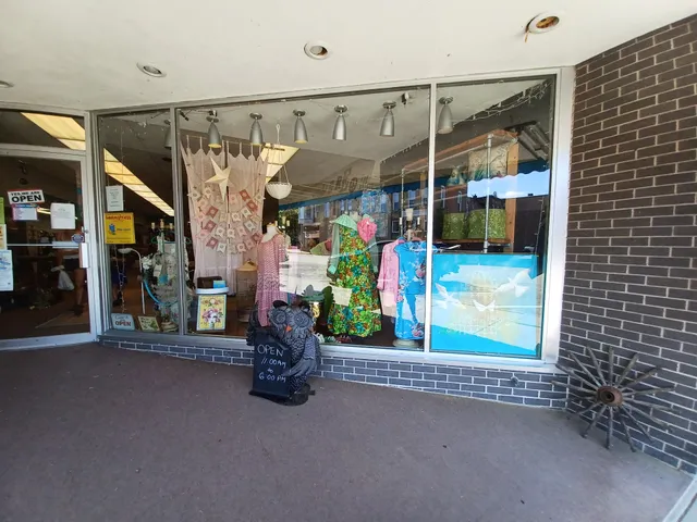 Baraboo Vintage & Seek Boutique