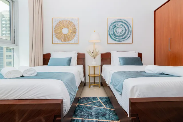 Dubai Marina Holiday Homes-Flutes and Feathers