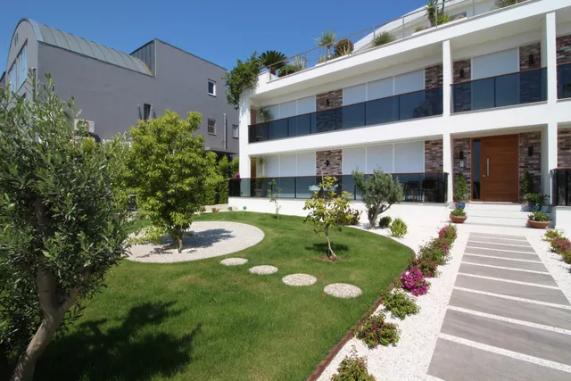 Side Elia Apartments