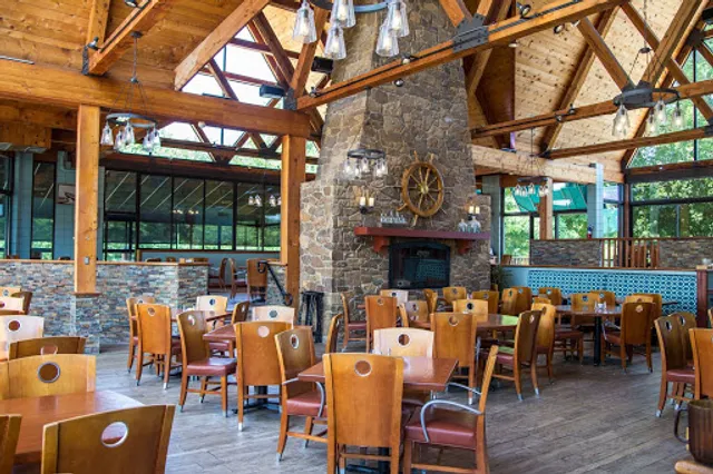 Captain's Quarters Riverside Grille