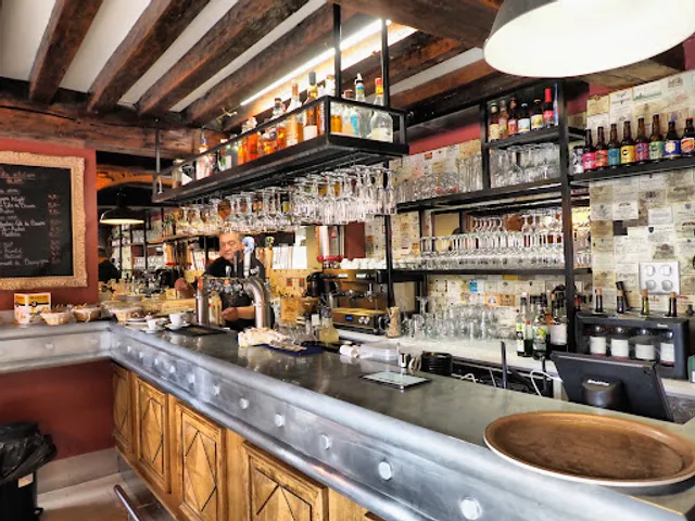 La Brasserie des Halles - Cave et cuisine à Nolay