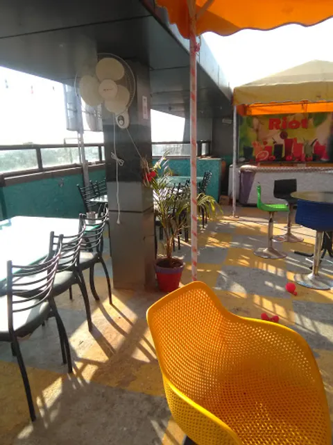 RIOT Rooftop cafe & Restaurant