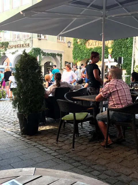 Gerry´s Café & Bistro im Schatten