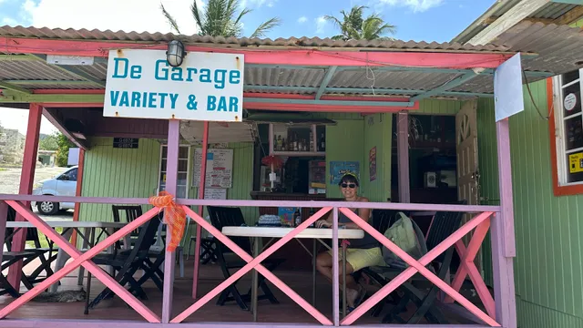 De Garage Bar & Grille