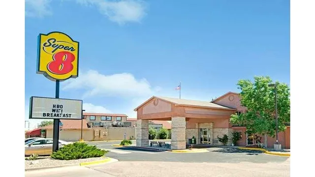Super 8 by Wyndham Belen NM
