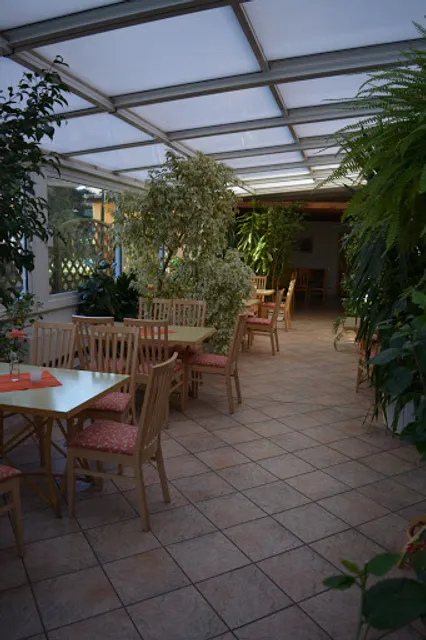 CaLiDa Cafe & Restaurant "Cafe Flora"