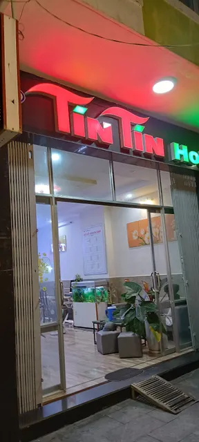 Khách sạn tín tín