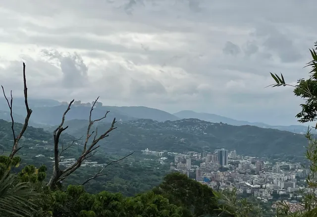 Zhongyishan Hiking Trail