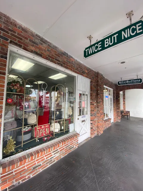 Plantation Village Shopping Center