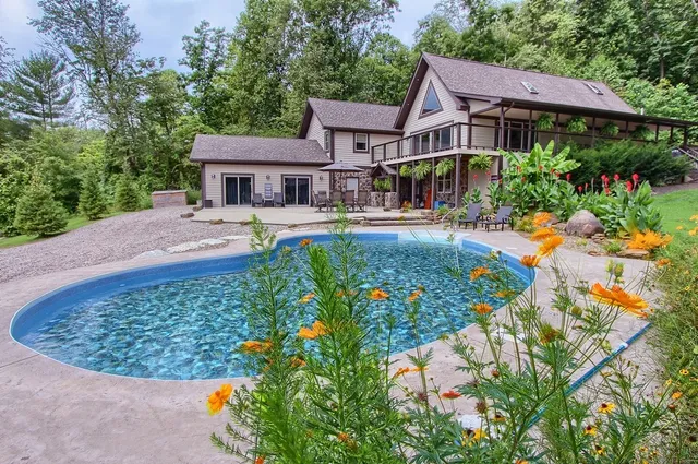 Rush Resort Luxury Lodging