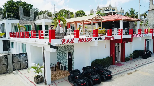 Hotel Red House on the Beach