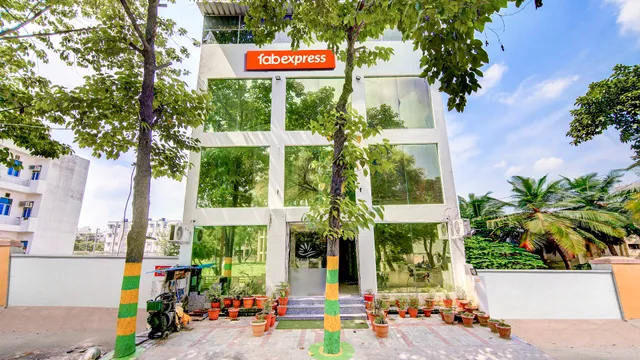FabExpress Alacia Inn - Hotel in Gomti Nagar, Lucknow