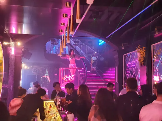 Pink Pub & 노래방 - 289 Văn Cao