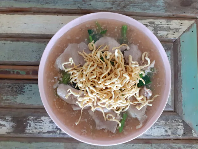 Rad Na Yod Phak (Mr. Seng) Ayutthaya