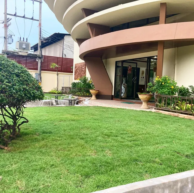 Dee Budget Hotel By Dang Pattaya โรงแรมดีบัดเจทบายแดง ห้องพักหลักร้อย