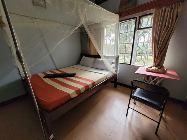 Entebbe crane guesthouse