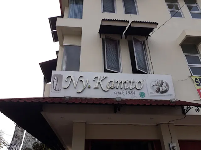 Pempek Ny. Kamto Majapahit