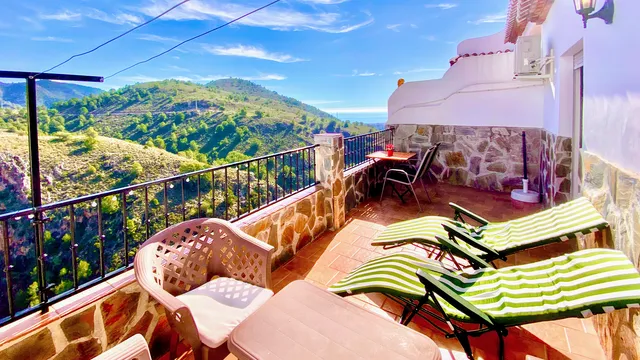 APARTAMENTOS TURÍSTICOS AXARQUIA 1