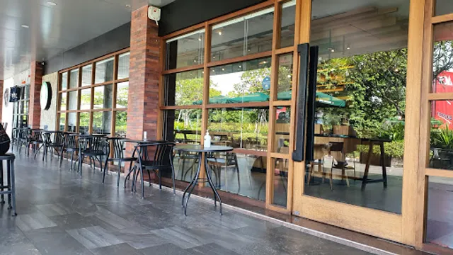 Starbucks Plaza Renon