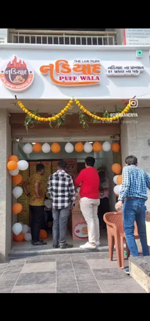 Nadiad Puff Wala - The Live Puff