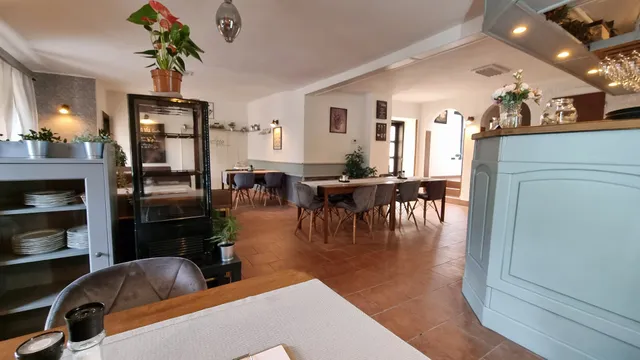 Simple Restaurant & Bar